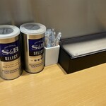 麺屋 すずらん - テーブル上