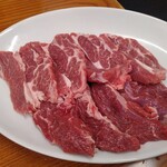 ジンギスカン羊はち - ラム肉（上）、マトン（下）