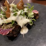 TOVILA osteria - 長崎県カツオのカルパッチョ　新玉のソースと新玉のアメ