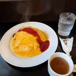 キャメリ - トロトロ玉子に小山のようなケチャップライス