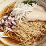 貝出汁らぁ麺 みぎわ - 麺の様子など。