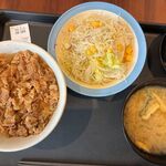 松屋 - 料理写真:'26/06/23 牛めしランチ並盛/生野菜(税込580円)