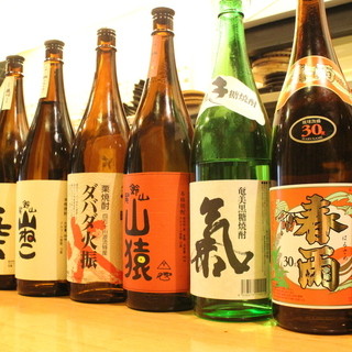 喉を潤す銘酒を味わいながら、憩いのひと時を