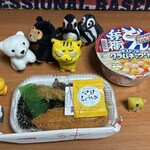 ほっかほっか亭 - 料理写真:弁当のお供は、どん兵衛だ