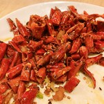 平和平 - 四川風鶏肉香り炒めの唐辛子。めちゃ多い。これでも全部じゃないけど