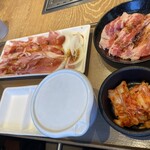 焼肉ライク - 料理写真:【ランチ】 牛豚コンボランチ+薄切りバラカルビ タレ