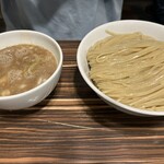 ラーメン人生JET - こちらは鶏煮込みつけ麺の大盛り