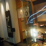 Nihombashi Sushi Tetsu - 外観。　…ウナギの電飾？