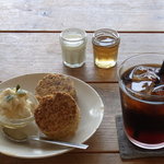 アンノン クック - 全粒粉のスコーンと豆腐のクリーム