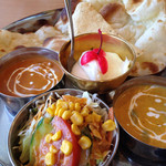 ナマステ - レディースセットエビ&野菜カレー、ハーフナン、サラダ、ハーバル、デザート