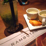 新宿ランブータン - メニューが新聞みたい(*^^*)モヒートとお通し♪