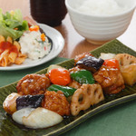 菜々家 - 彩り野菜と鶏の黒酢あん定食