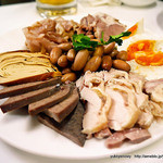 味坊 - ゆで落花生、干し豆腐、塩玉子、煮こごりなどの中華前菜盛り合わせ