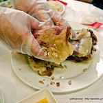 味坊 - 羊のスペアリブ　手で解体