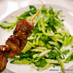 味坊 - 青唐辛子、きゅうり、香菜のサラダ　羊肉串