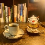 珈琲フォーク - ¥1,200 自家製プリン ＋ブレンド珈琲(雨読)