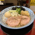 煮干し中華蕎麦 彩葉に - 料理写真:背脂煮干し中華蕎麦＋味玉