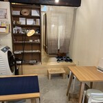 yohaku - 店内奥側の様子