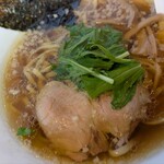 がんこラーメン 雅 - チャーシュー、水菜、メンマ、海苔、背脂少々