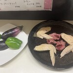 パルナス亭 - 【本日の定食】鶏手羽と砂肝、なすピーマン目玉焼き