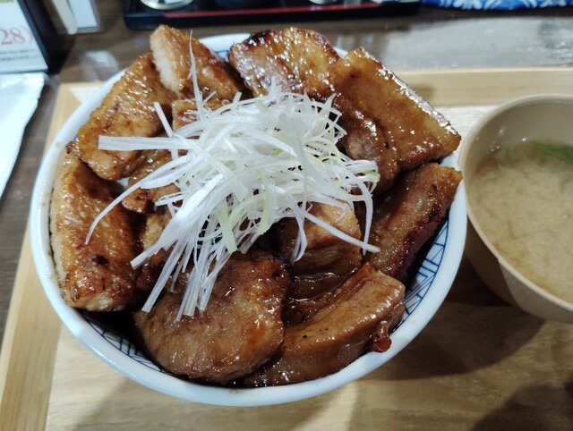元祖豚丼屋 TONTON 山科西金ケ崎店 - 椥辻/豚丼 | 食べログ