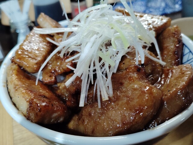 元祖豚丼屋 TONTON 山科西金ケ崎店 - 椥辻/豚丼 | 食べログ
