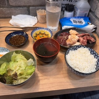 精肉屋の倅がただただ旨い肉を出す店 焼肉たけよし - 料理写真:TKG用に卵もあるんで満足度がありあり。