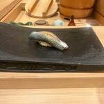 鮨 こん藤 - 噛めば噛むほど旨味が出る小肌