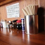 煮干しらぁめん 猫トラ亭 - 卓上写真