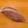 きざ㐂 - ⑥春子(正式名:血鯛幼魚、岩手県産)
単純な味わいだと真鯛>>血鯛>連子鯛だが、春子サイズだと仕込み次第で真鯛を凌ぎ、豊かな香りと旨みを纏います
丁寧な仕込みの清んだ旨みを楽しみました