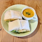 ジュビリー ティー&ベイクス - 本日のランチ(サンドイッチとかぼちゃの冷製スープ)
