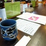 蛯天 - 店内楕円のテーブル