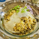 HOTEL HIRAKUBO - チキンビリヤニ、茄子のライタ、半熟卵