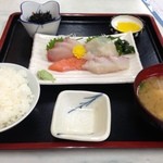 源蔵本店 - これが名物「刺身定食７５０円」