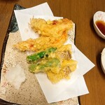 一張羅 - 天ぷら盛り合わせ（有頭エビ、イカ、鯛、ししとう）