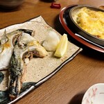 一張羅 - シマアジのカマ塩焼き、ベーコンポテトのチーズ焼き