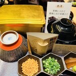 炭焼ひつまぶし鰻 むなぎ - 金箔まぶし重