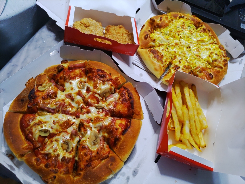 ピザハット 南郷 店