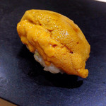 鮨 はしもと - 青森産の粒立ちの良い雲丹は握りで。