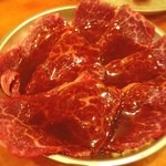 Taishuu Horumon Yakiniku Jun - この肉やばい。
                        昔ユッケに使用していた部位らしいんですがめちゃきれいな色っす。
                        片面10秒焼いて食うべし。肉の甘みあってめっちゃうまー歯が無くても食える