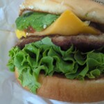 フレッシュネスバーガー - 料理写真:クラシックアボカドチーズバーガー