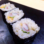 鮨 はしもと - サヨリとガリの巻物。