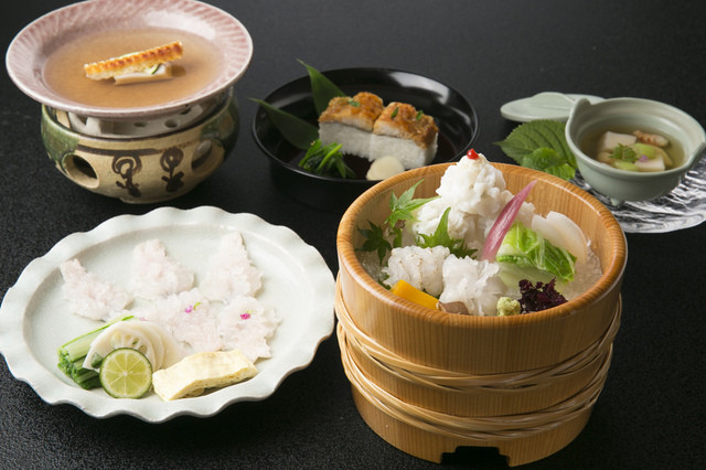 「秘傳 鱧料理」朝尾朋樹（馳走高月）著 Amazon.co.jp: 「秘傳 鱧料理」朝尾朋樹（馳走高月）著 : 食品