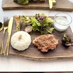 王様の耳はロバの耳 - 料理写真:・王様のプレートランチ マスタードソース 1,790円/税込