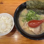 博多ラーメン 本丸亭 - 料理写真: