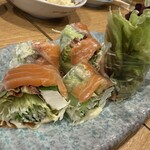 楽房 - サーモン生春巻き