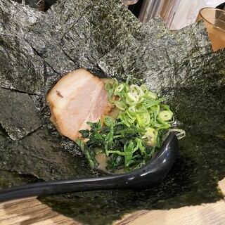 横浜家系ラーメン まる金 石川家_0