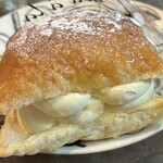 SWEETS SANTA - シュークリームパイ　370円