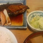 大衆割烹 三州屋 - ブリの照焼定食(930円)