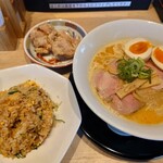 麺匠 麦之助 - 料理写真:贅沢三昧セット　鶏白湯、から揚げ2個　味玉